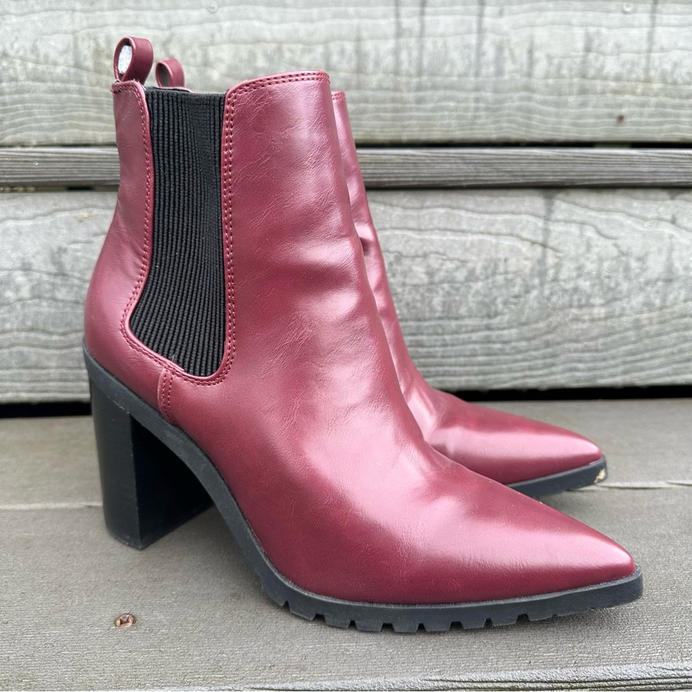 Charles by Charles David Deputy Chelsea Chunky Heel Ankle Boot 7.5